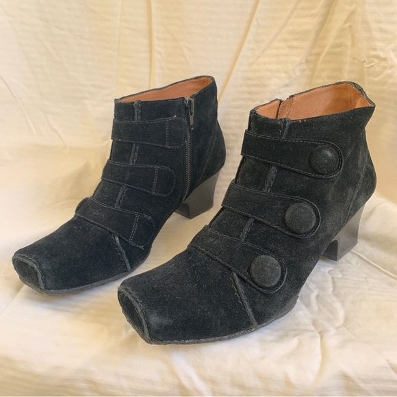 One Of 2 Black Suede Witchy heeled Booties 38.5 - Picture 15 of 15
